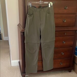 Eddie Bauer Men's Khaki pants/shorts